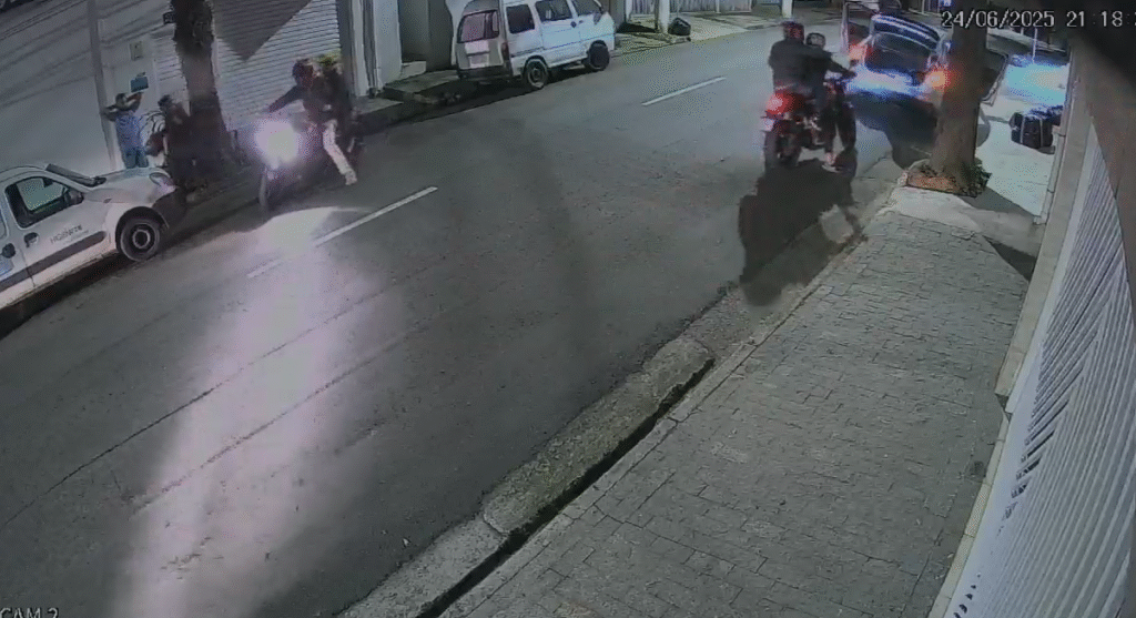 Vídeo mostra brasileira morta em vulcão da Indonésia antes de acidente