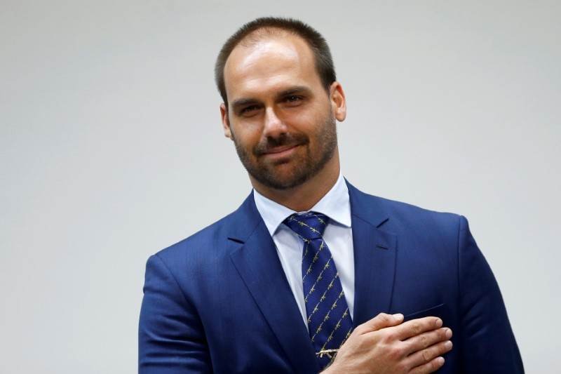 Taís Araújo faz rara aparição ao lado do pai e dos filhos com Lázaro Ramos