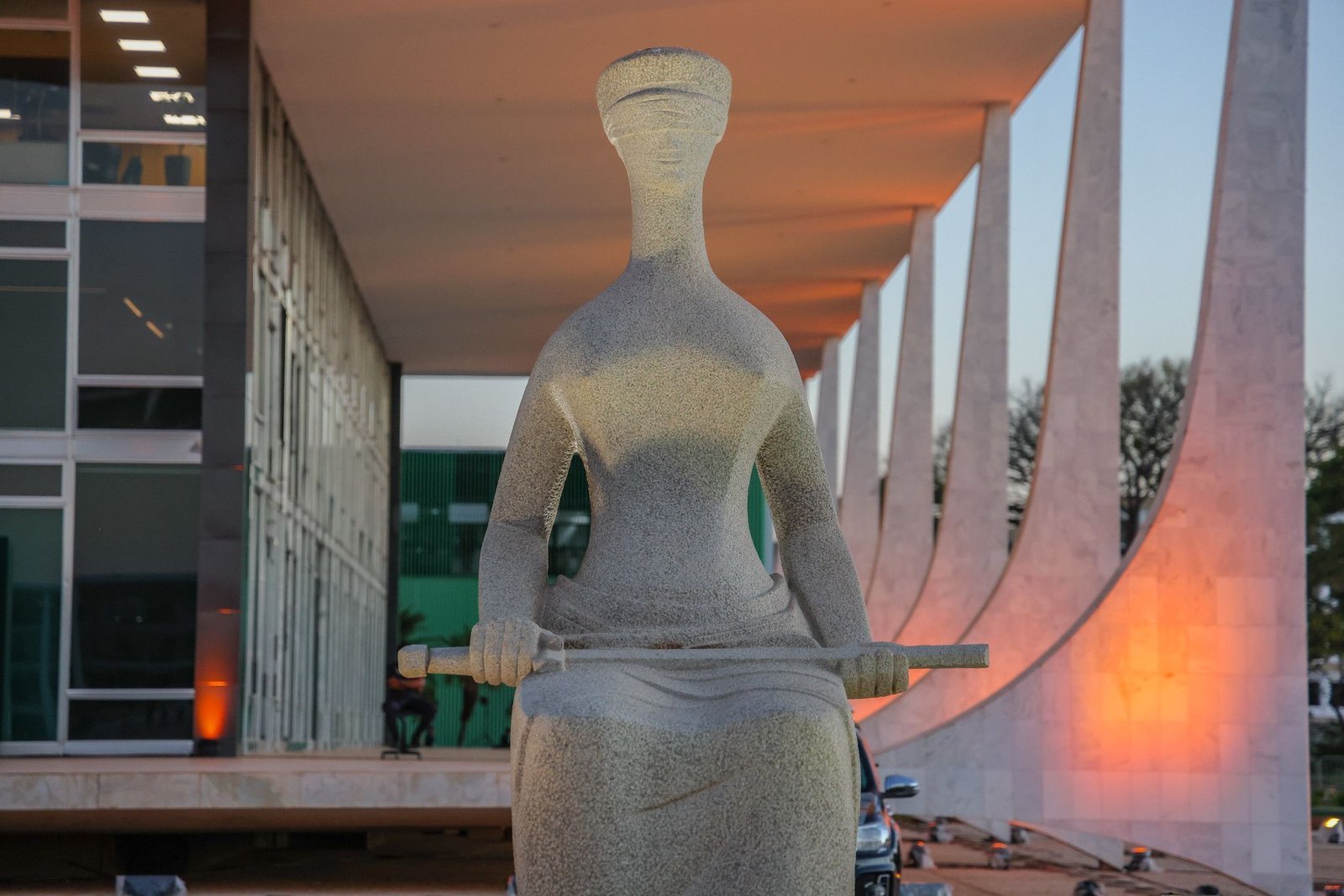 PM e esposa morreram na banheira do motel, sem violência, diz polícia