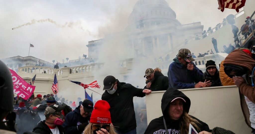 Trump diz que agentes do FBI foram "agitadores" em invasão do Capitólio