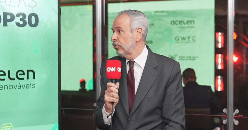 Agenda do clima projeta Brasil para economia mundial, diz Corrêa do Lago