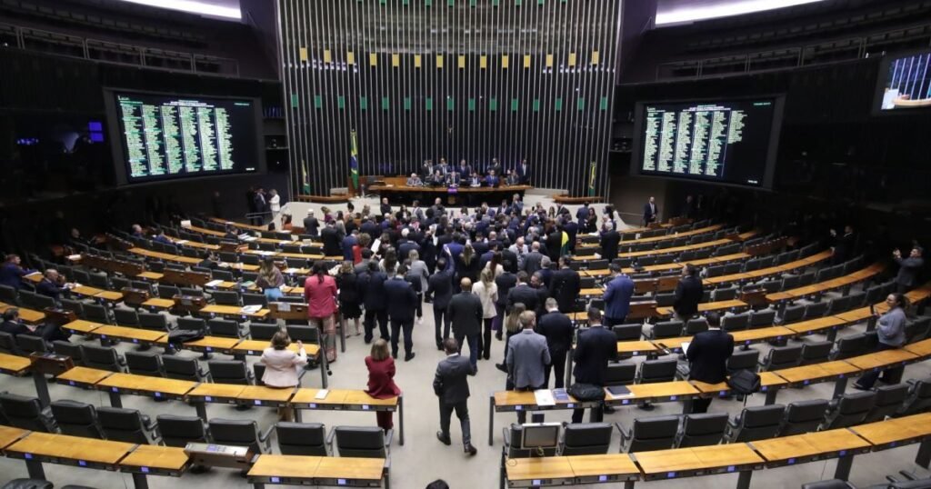 Câmara aprova projeto com regras para atuação de influenciadores mirins