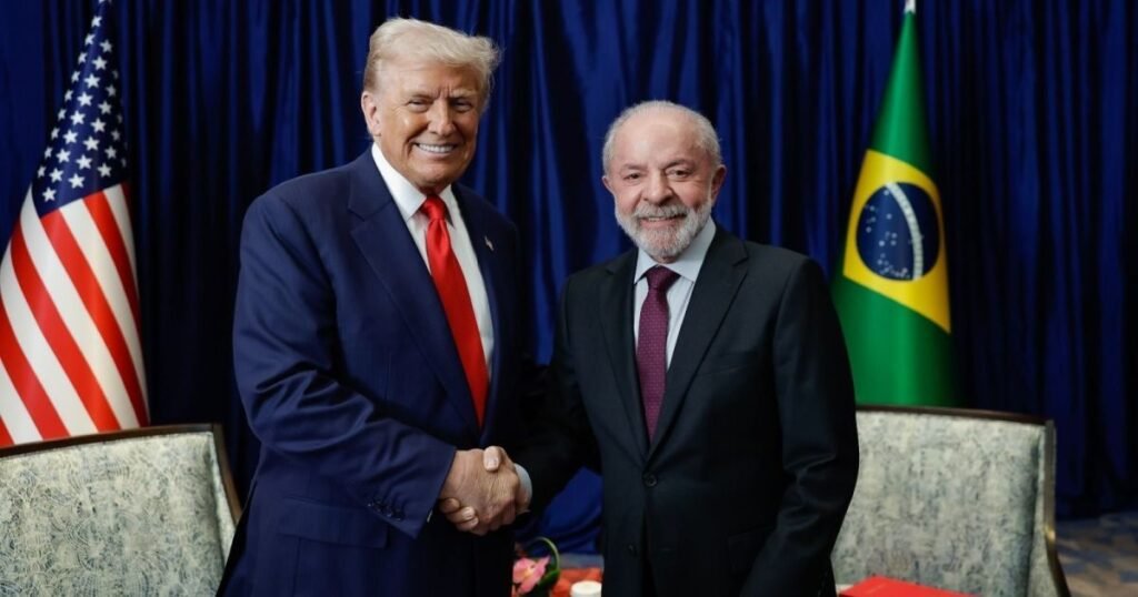 Lula e Trump tiram foto oficial durante encontro na Malásia; veja