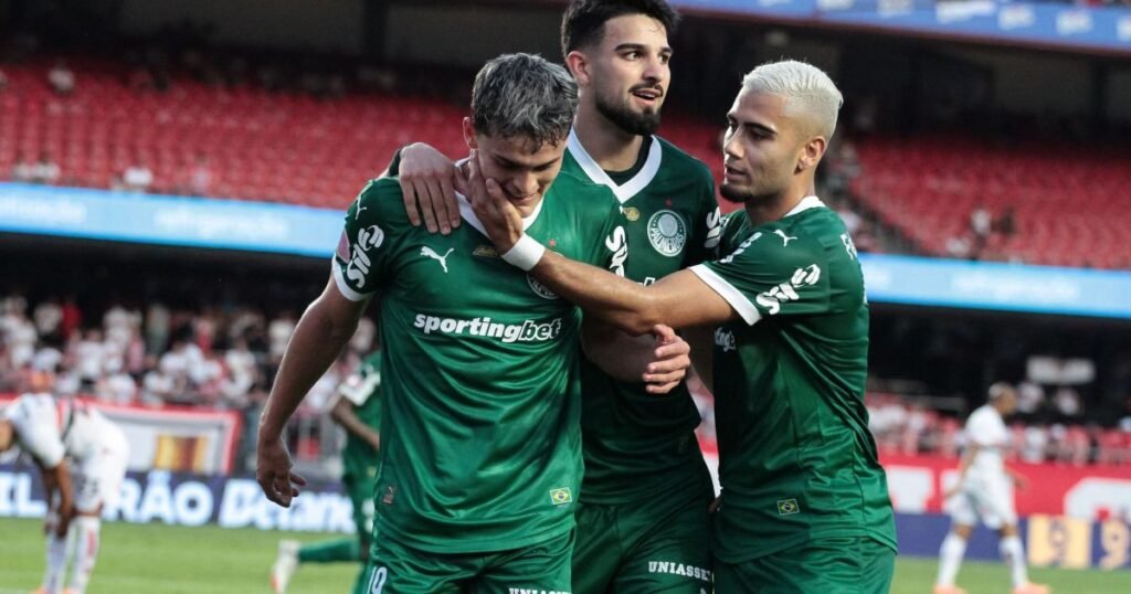 Novo líder do Brasileirão, Palmeiras passa Flamengo após dez rodadas