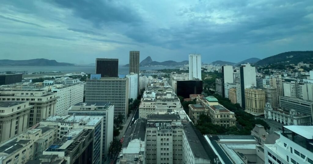SP tem alerta para chuva e ventos de até 100 km/h neste sábado