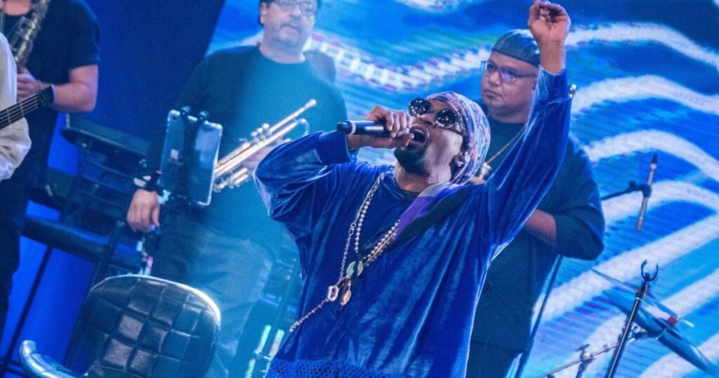 Toni Garrido rebate críticas após mudar letra de "Girassol" por machismo