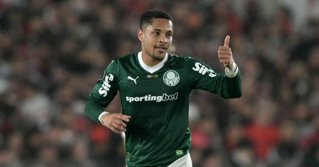 Abel explica por que Vitor Roque não deu certo na Europa: "Patinho Feio"