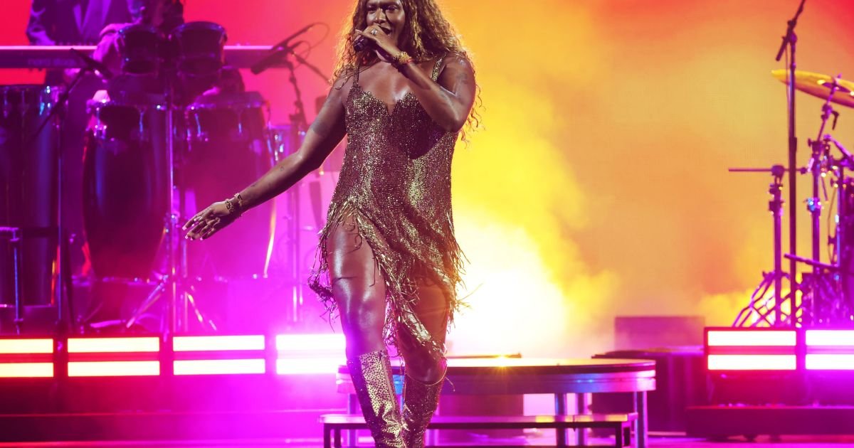 Confira as principais performances do Grammy Latino