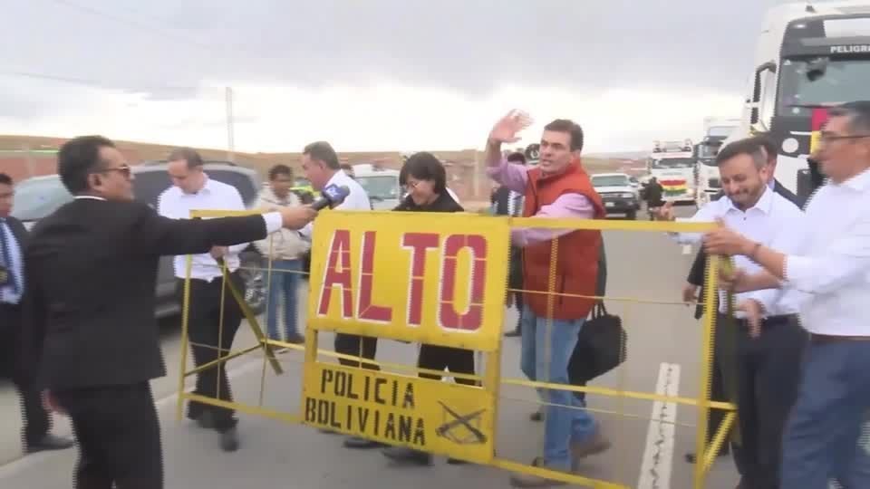 Novo presidente da Bolívia declara fim da crise de combustível no país