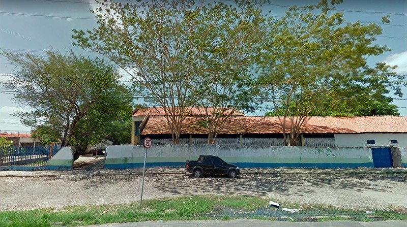 Pais reclamam de falta de livros didáticos no Escolão do Mocambinho em Teresina