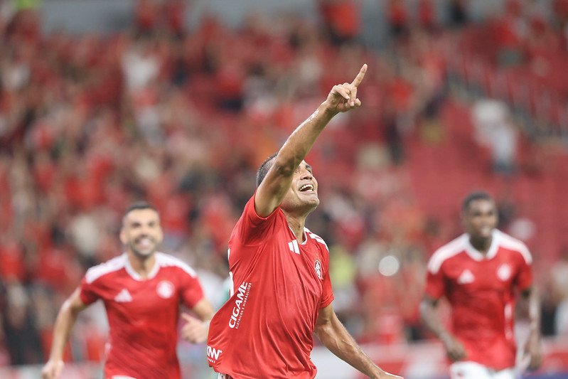 Internacional e Grêmio se enfrentam pelo Brasileirão neste sábado