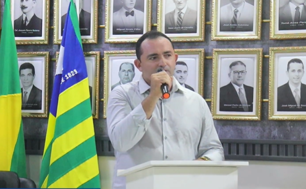 Etinho Bezerra assume prefeitura de Pio IX após prisão de Silas Noronha