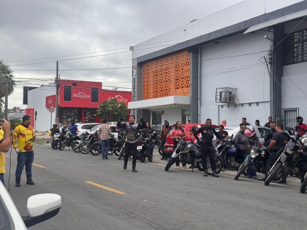 Motoristas e entregadores de aplicativo protestam em Teresina contra PLP 152/2025