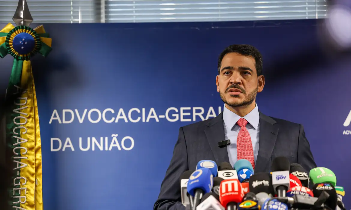 Senador Weverton Rocha apoia indicação de Jorge Messias ao STF
