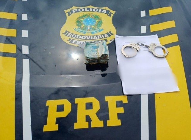 Homem procurado por latrocínio é detido pela PRF em Teresina