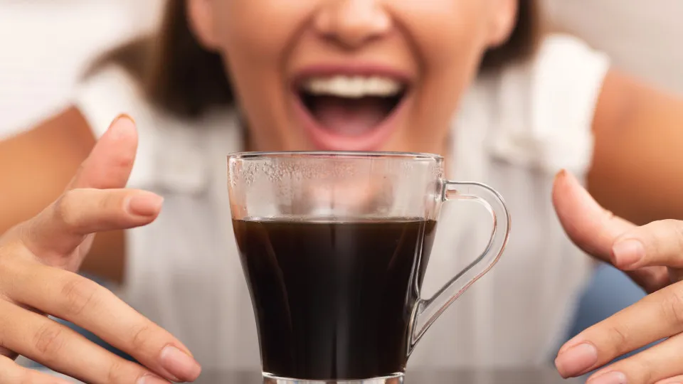 Café: açúcar, adoçante ou puro? Descubra a melhor opção para a saúde