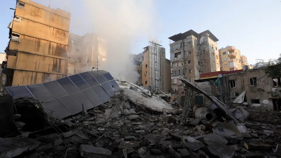 Israel ataca unidades de saúde no Líbano em meio a conflito intenso