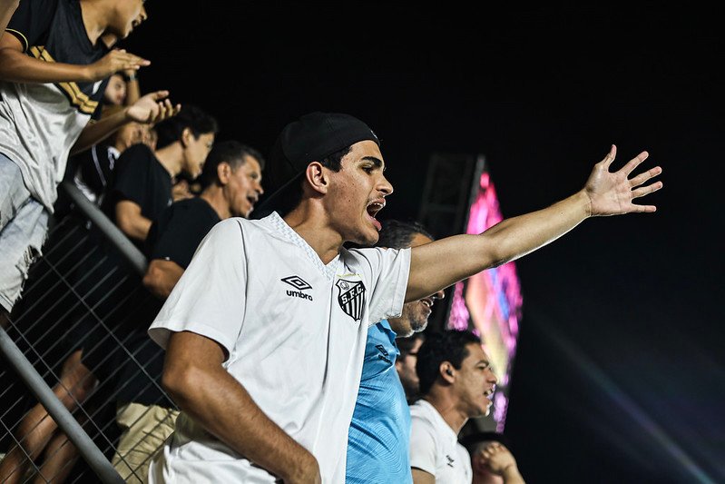 Santos enfrenta Fluminense no Brasileirão; saiba onde assistir