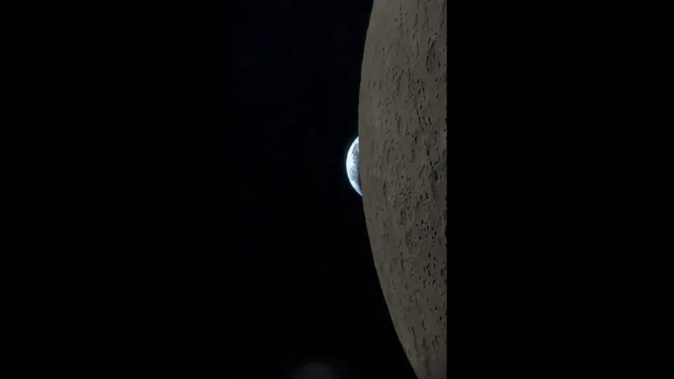 Astronauta captura impressionante pôr da Terra atrás da Lua em vídeo