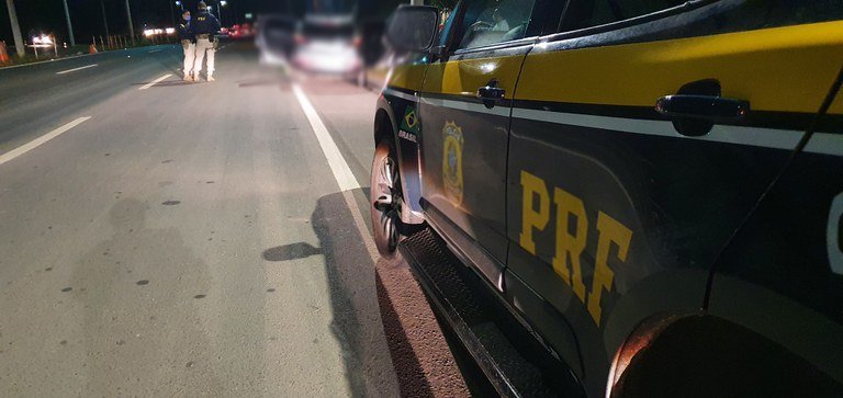 Mulher é resgatada após capotamento de carro no Piauí; marido e filha feridos