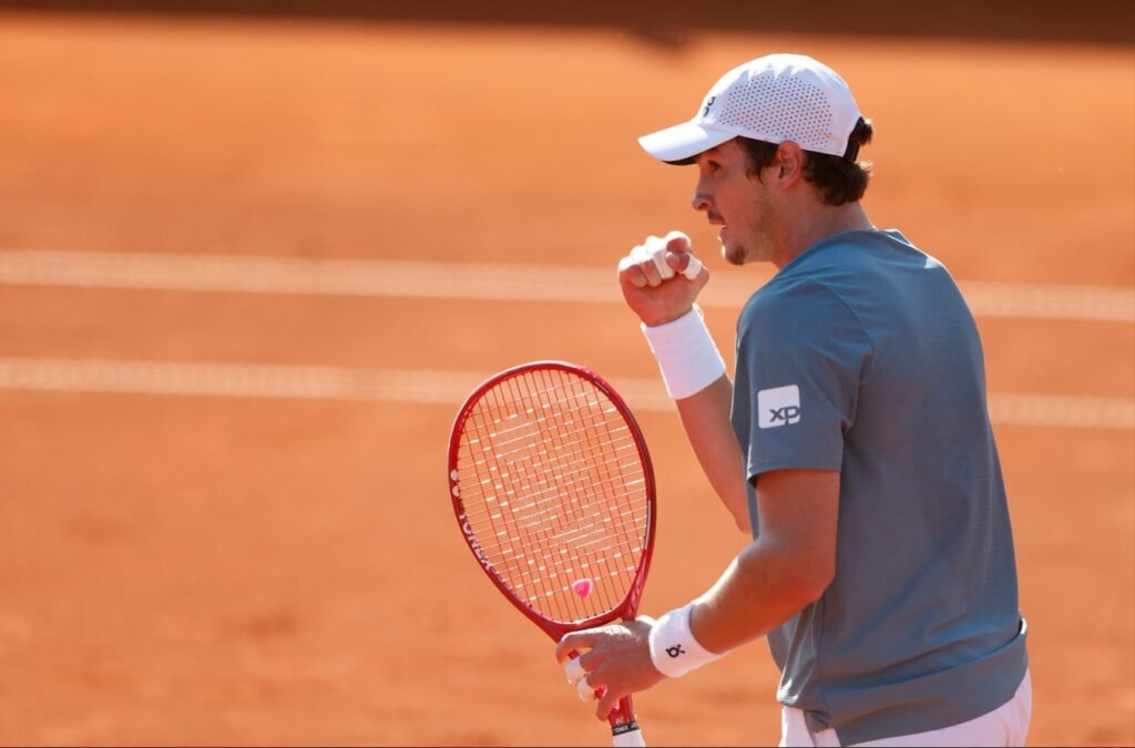João Fonseca enfrenta Rafael Jodar no Masters 1000 de Madri; saiba onde assistir