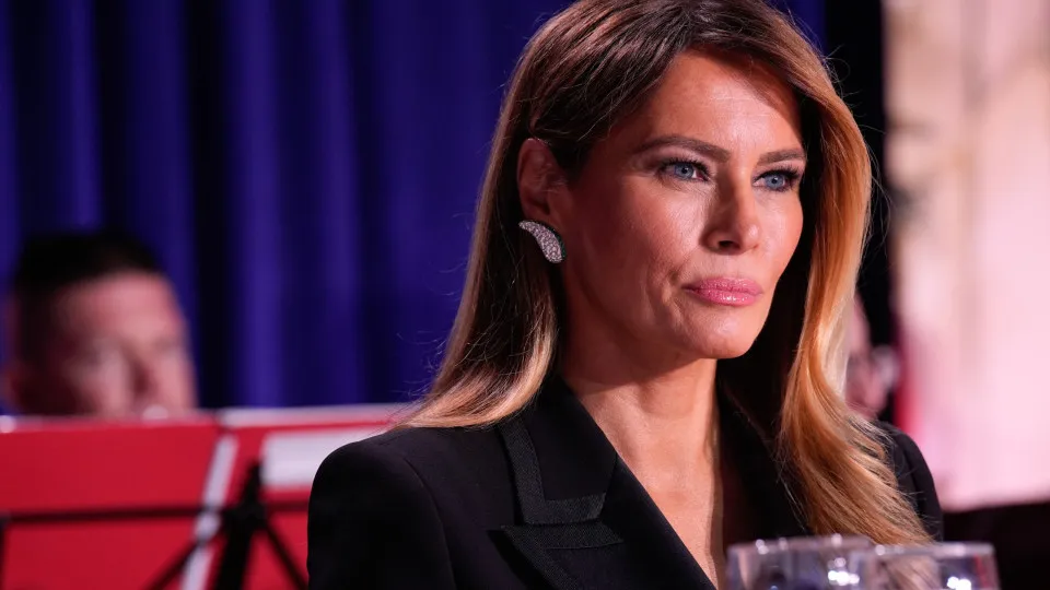 Reação de Melania Trump a tiros em evento se torna meme viral