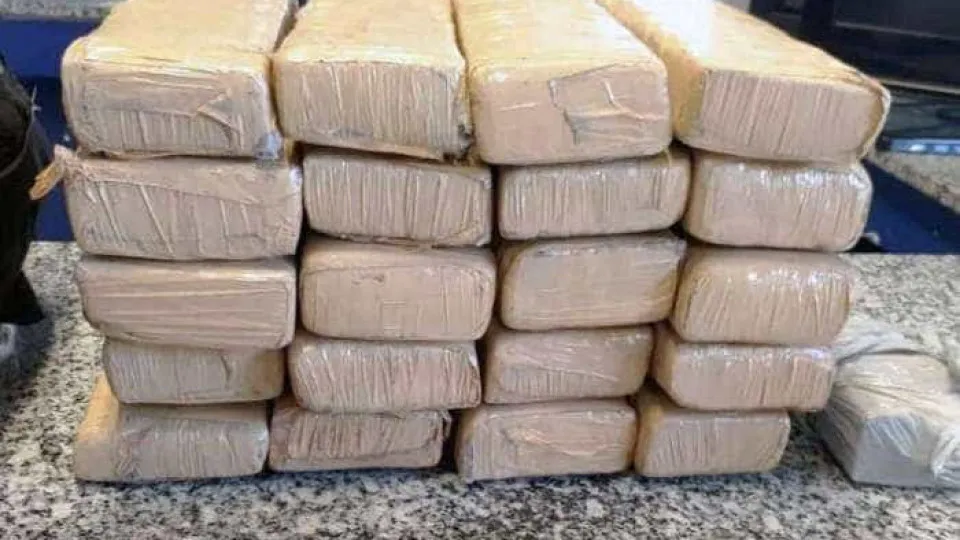 Monges budistas são presos com 110 kg de maconha no Sri Lanka