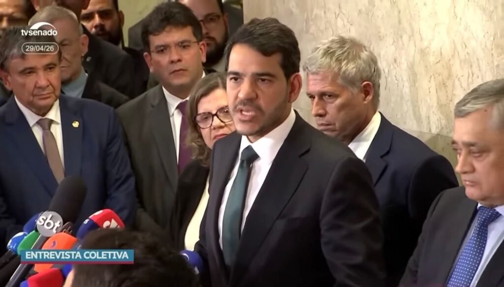 Rafael Fonteles acompanha votação de Jorge Messias no Senado