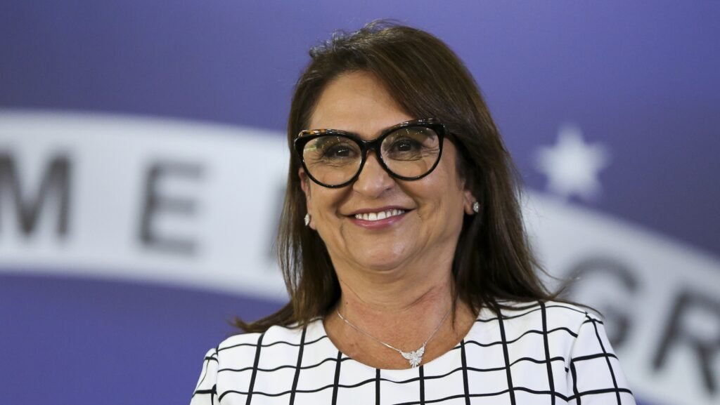 Kátia Abreu apaga publicação polêmica sobre intolerância religiosa