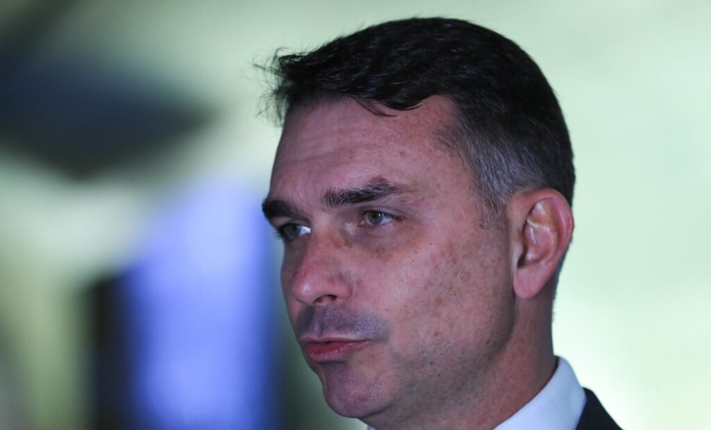 Derrubada de veto ao PL da Dosimetria é passo importante para presos do 8/1, afirma Flávio