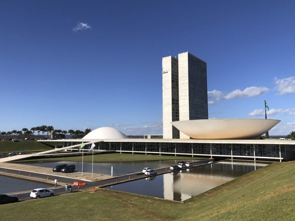 Lulistas reativam slogan 'Congresso inimigo do povo' após rejeição de indicado ao STF