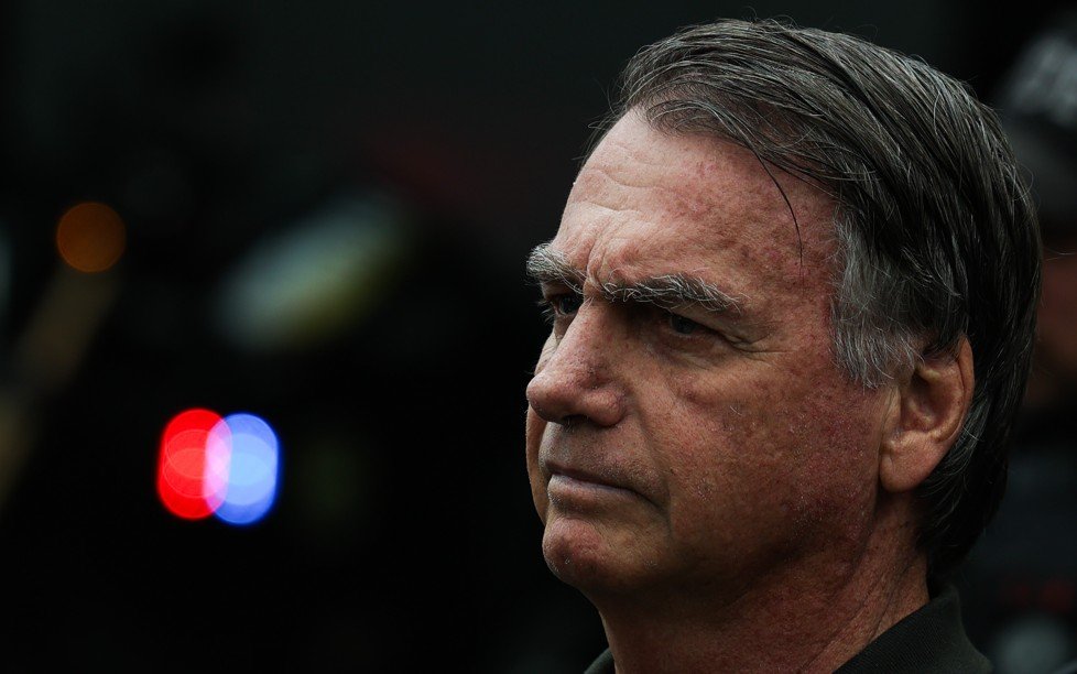 Michelle atualiza sobre cirurgia de Bolsonaro e pede orações