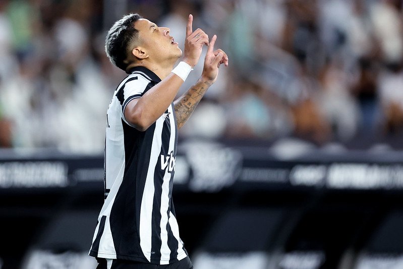 Botafogo registra dívida de R$ 1,1 bilhão com contratações de jogadores