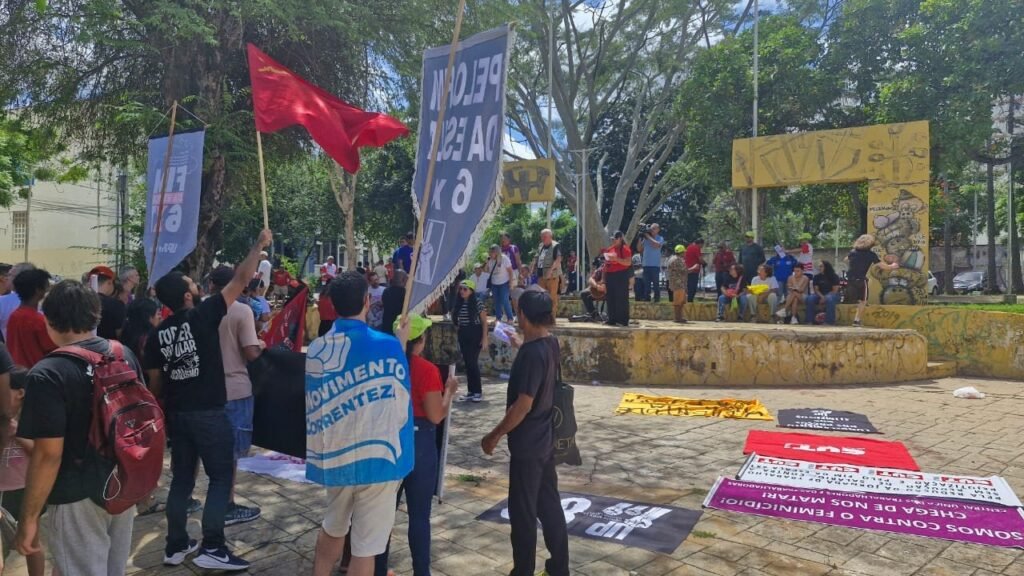 Protesto em Teresina pede fim da escala 6×1