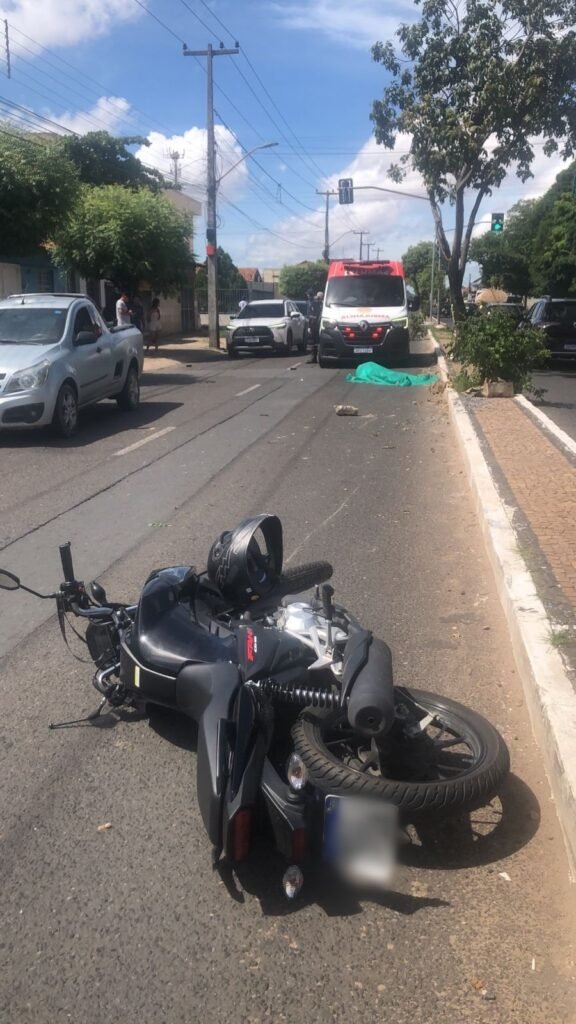 Motociclista perde a vida em colisão com árvore na zona Norte de Teresina