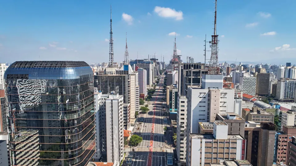 Ato da direita na avenida Paulista tem confusões e baixa adesão