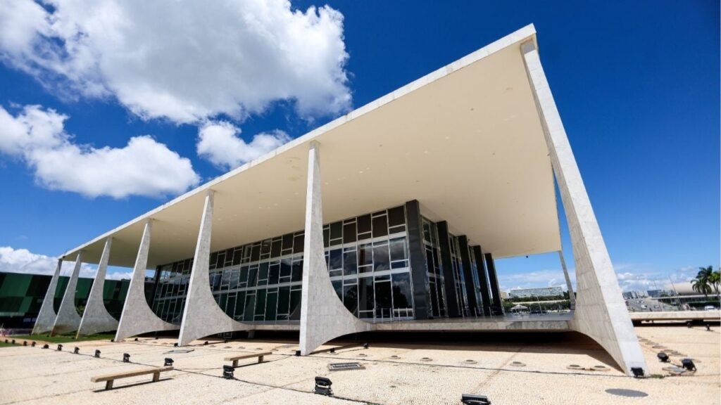 STF avança para derrubar lei que proíbe linguagem neutra em escolas de Betim