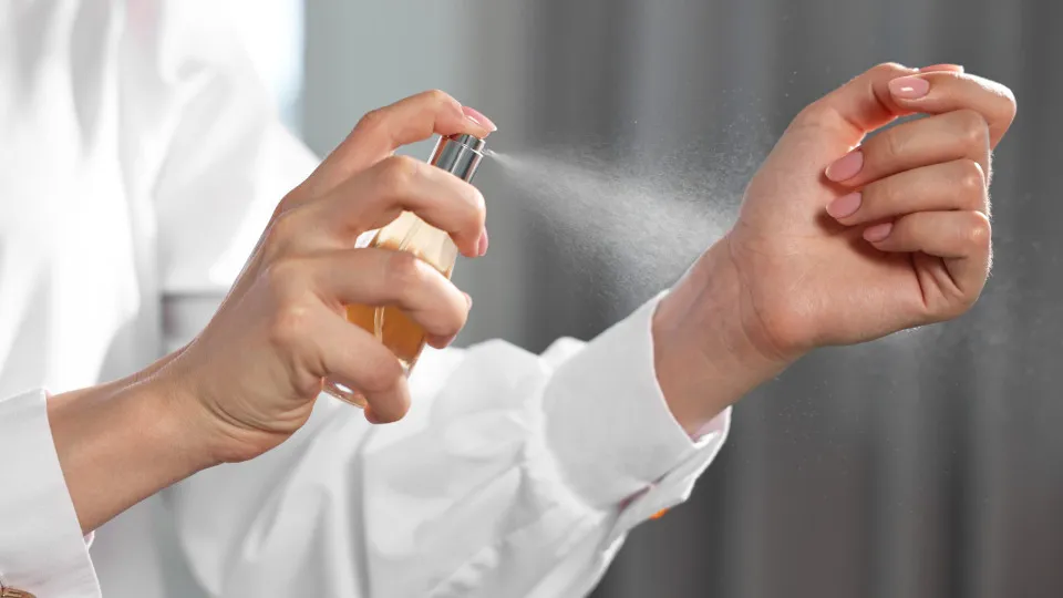 Dicas para aplicar perfume e aumentar a durabilidade da fragrância