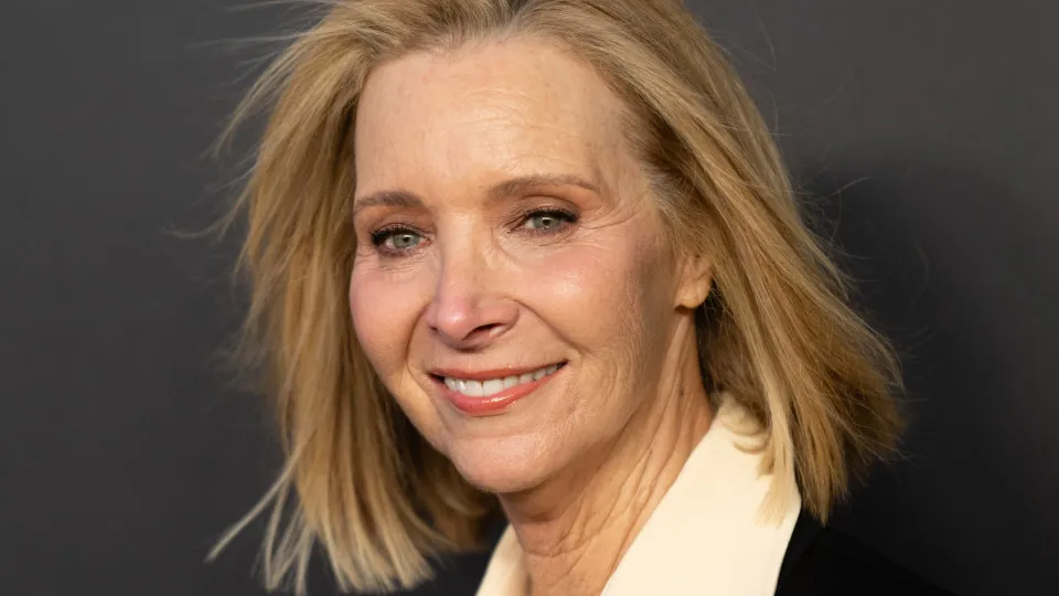 Lisa Kudrow revela salários milionários do elenco de Friends