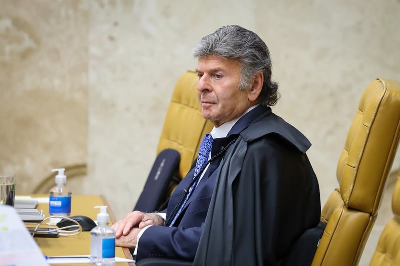 Ministro Fux reconhece erro e vota pela absolvição de manifestante do 8 de janeiro