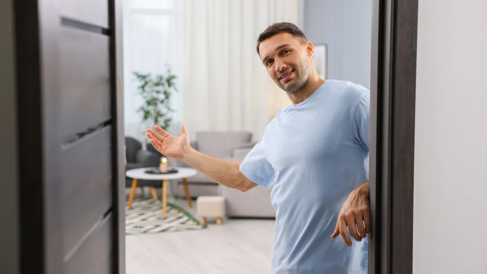 Se você for convidado para a casa de alguém, evite estas 6 atitudes