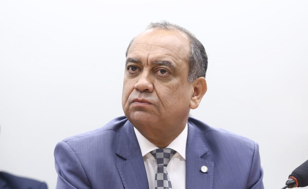Deputado Max Lemos é alvo de ataque a tiros no Rio de Janeiro