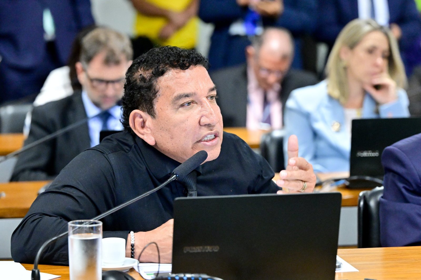 Magno Malta registra ocorrência após acusação de agressão a enfermeira