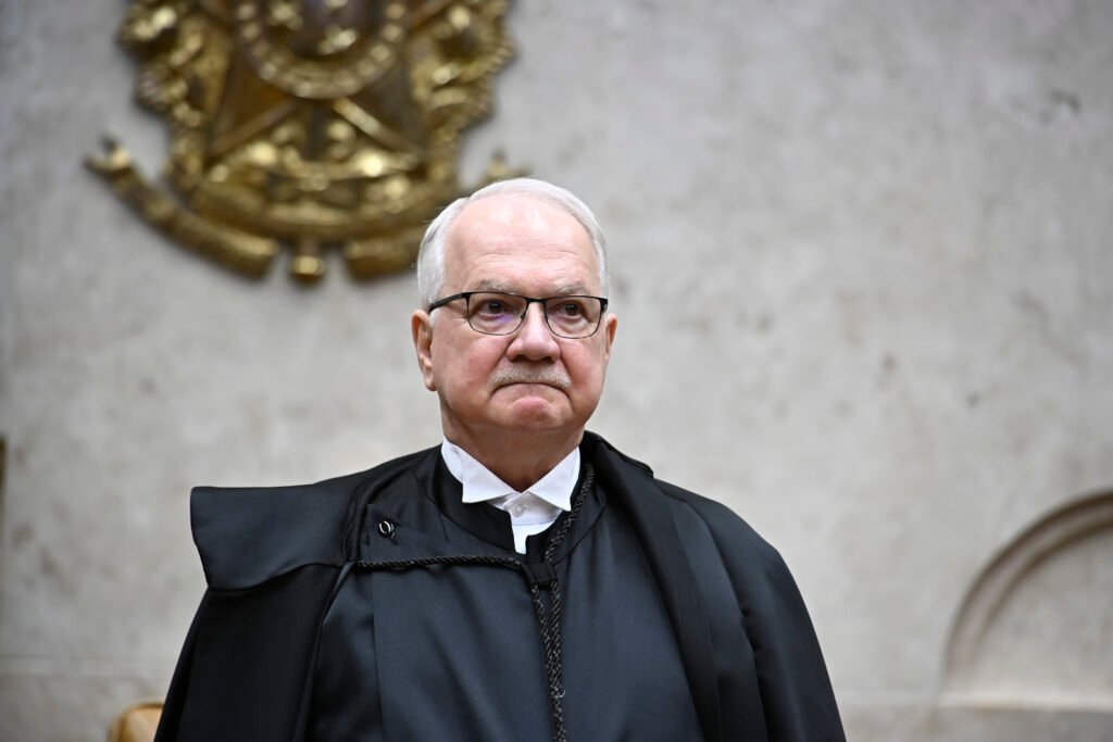 Fachin discute limites da tributação e a entrega do Estado ao cidadão