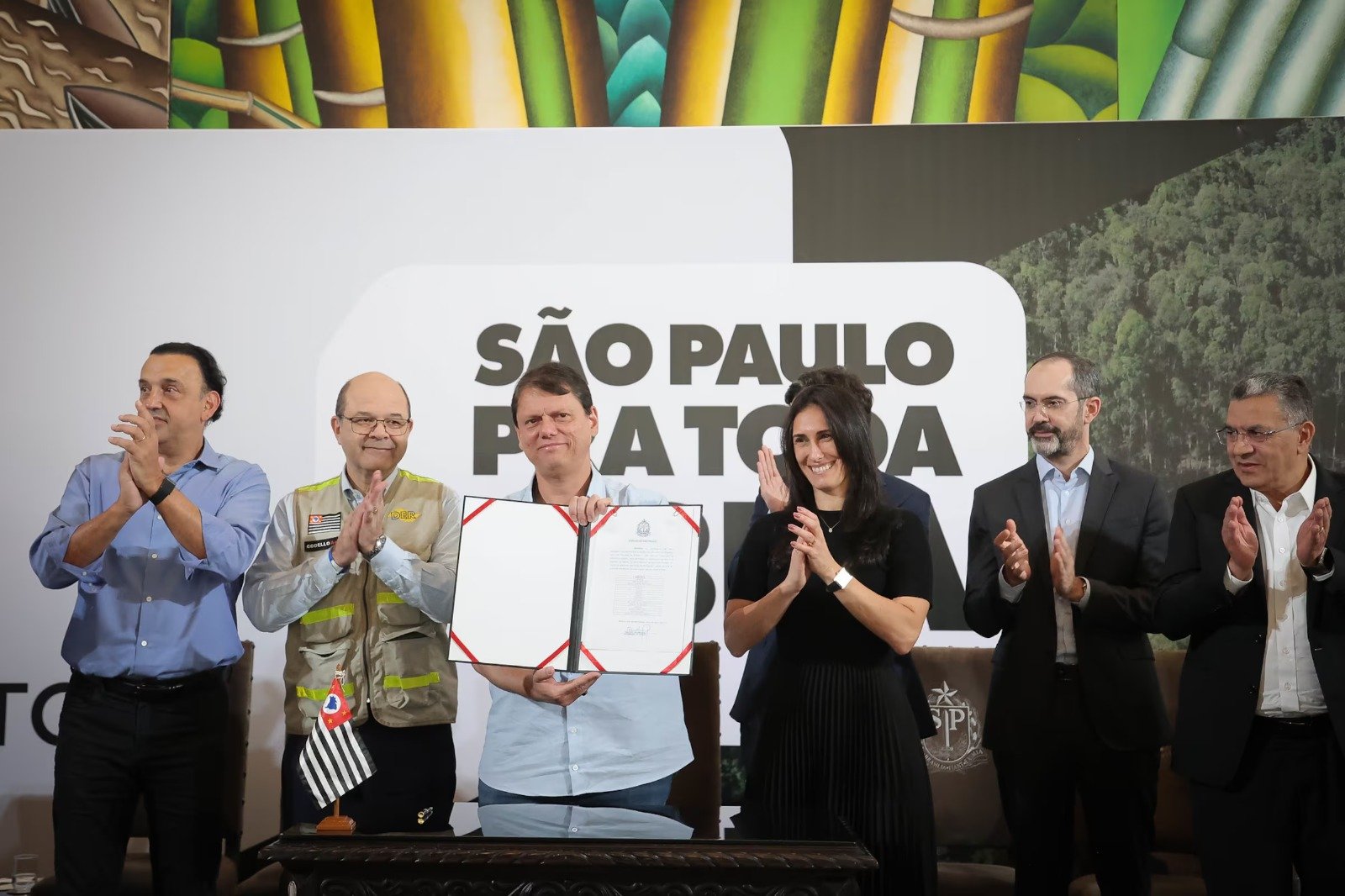 Tarcísio critica Haddad e defende política fiscal de São Paulo