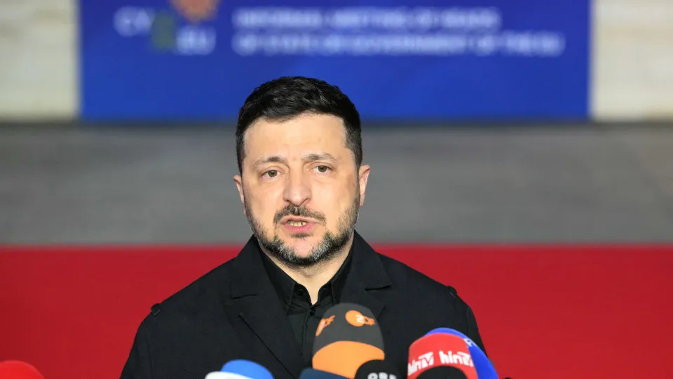 Ucrânia denuncia violação de cessar-fogo pela Rússia e critica cinismo das celebrações