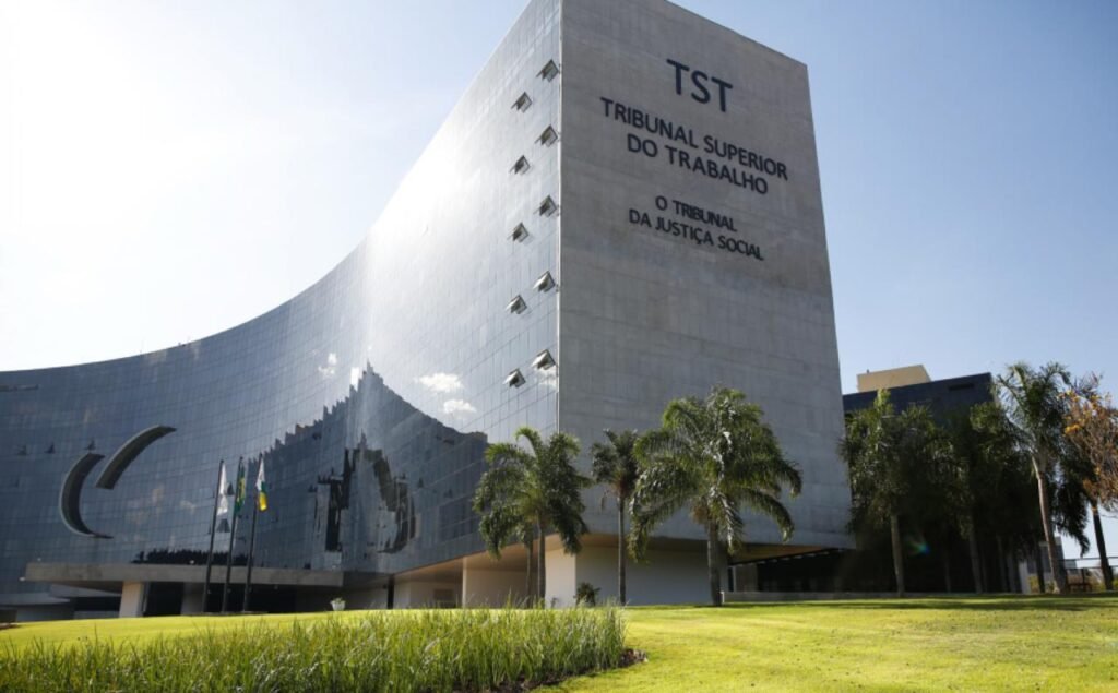 Ministros do TST participam de cursos pagos para advogados