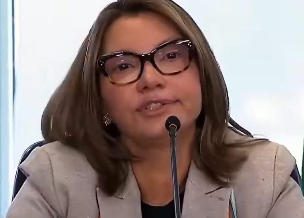 Janja critica desinformação e pede responsabilização por pandemia