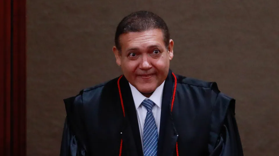 Kassio Nunes assume TSE em meio a desconfiança de aliados de Bolsonaro
