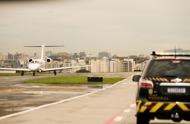 Passageiros são detidos com medicamentos proibidos no Aeroporto de Teresina
